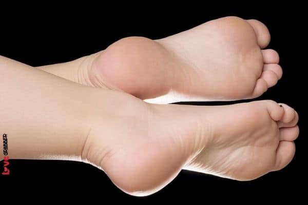 Which part of their body do women love getting licked and touched? 4 Her feet