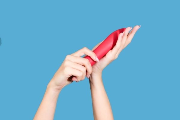 safe dildo for sucking How to suck a dildo? Benefits and simple method to do it!
