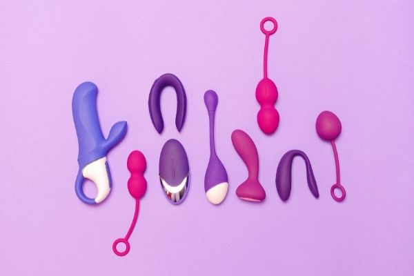 Should I use a dildo on my girlfriend? 7 sex toys Should I use a dildo on my girlfriend?