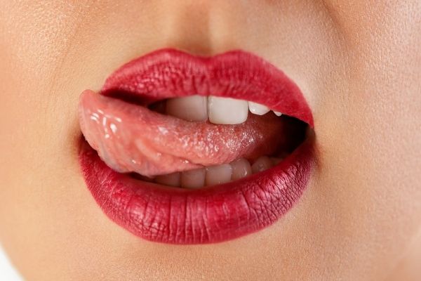 tongue How to suck a dildo? Benefits and simple method to do it!