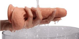 Read more about the article How to clean a sex toy properly? A full detailed guide.