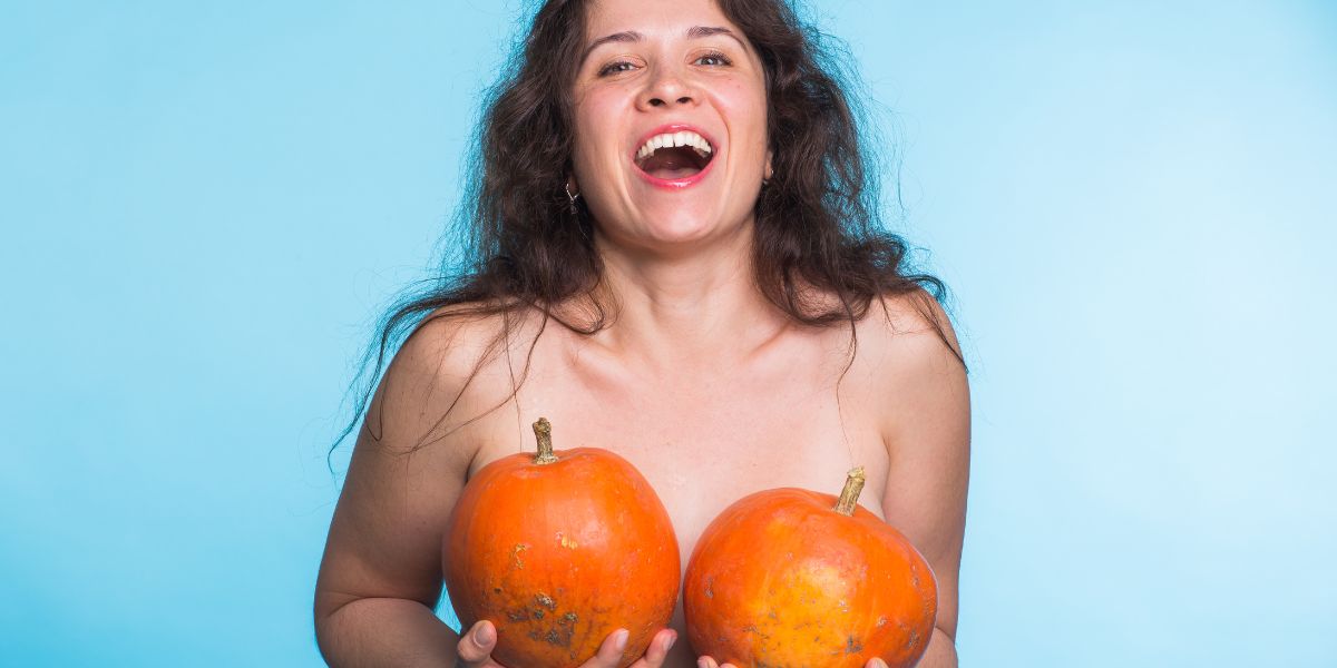 Read more about the article Why do women show their boobs to boyfriend?