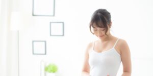 Read more about the article Do skinny girls have smaller boobs (flat chest)? Way to Fix it?