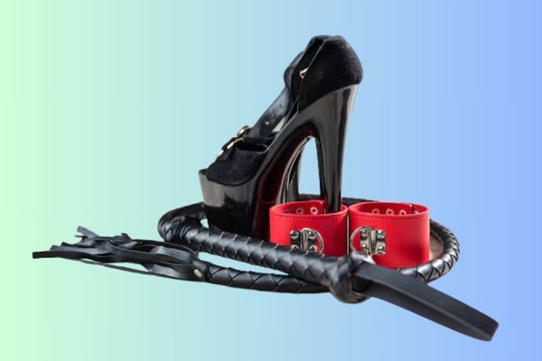Bondage Kits: Because Vanilla is for Ice Cream, Not Your Sex Life 3 bondage kit2 Bondage Kits: Because Vanilla is for Ice Cream, Not Your Sex Life